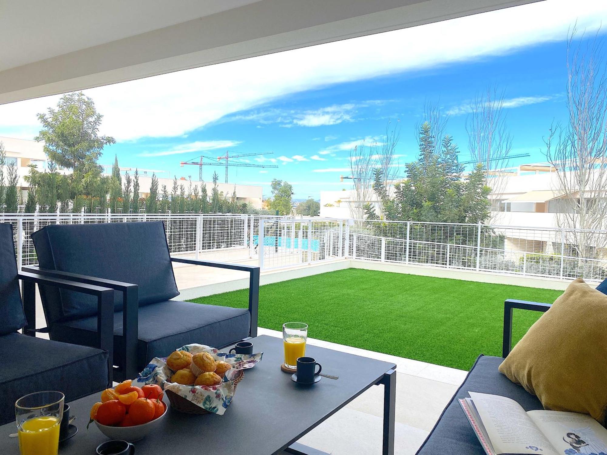 Impresionante Apartamento Con Vistas A La Piscina Apartment Alicante Exterior photo